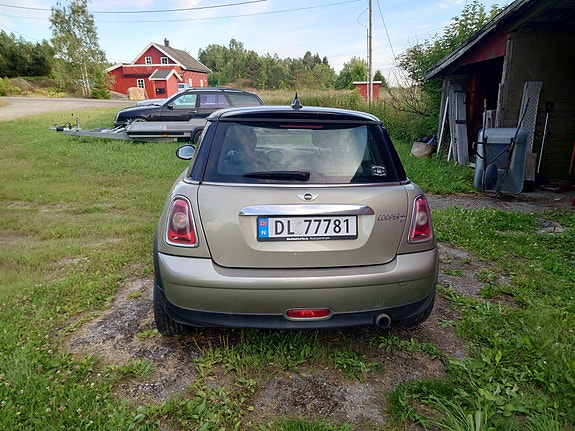 MINI Cooper 4 of 5