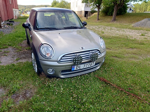 MINI Cooper 2 of 5