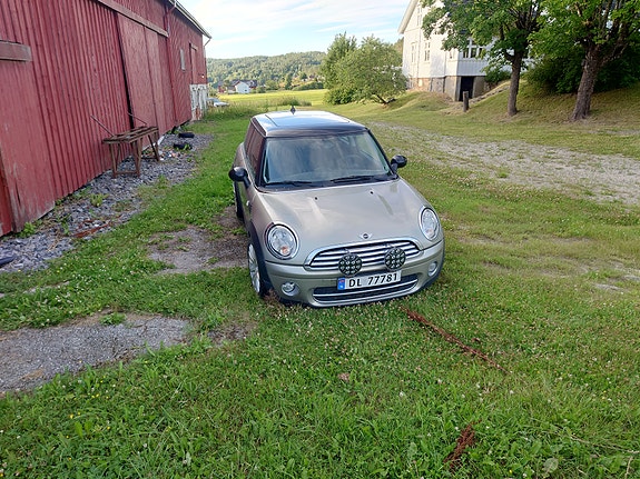 MINI Cooper 5 of 5