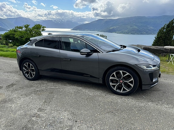 Jaguar I-PACE 3 of 5