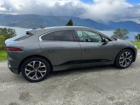 Jaguar I-PACE 4 of 5
