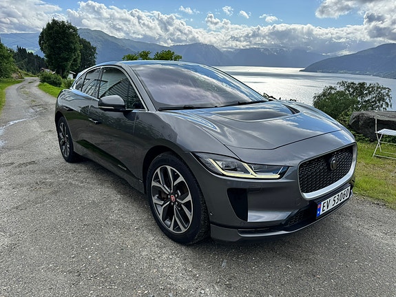 Jaguar I-PACE 2 of 5