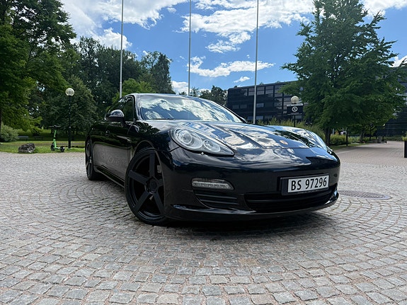 Porsche Panamera 2 of 5