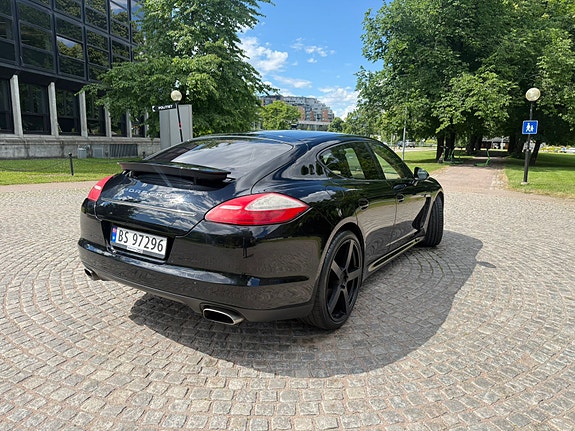 Porsche Panamera 4 of 5