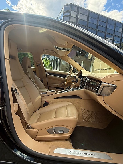 Porsche Panamera 11 of 24