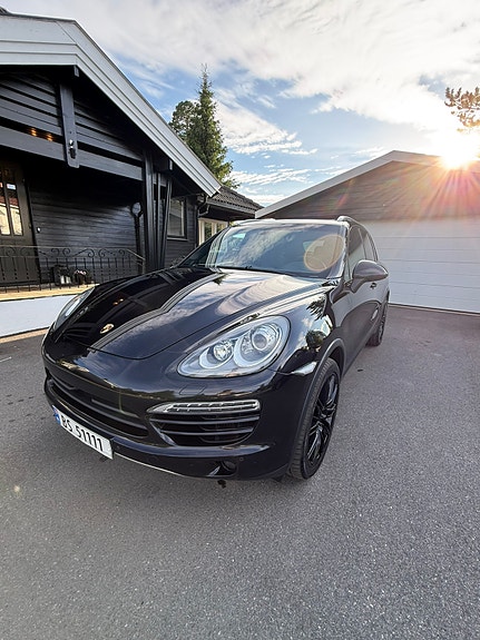 Porsche Cayenne 3 of 5