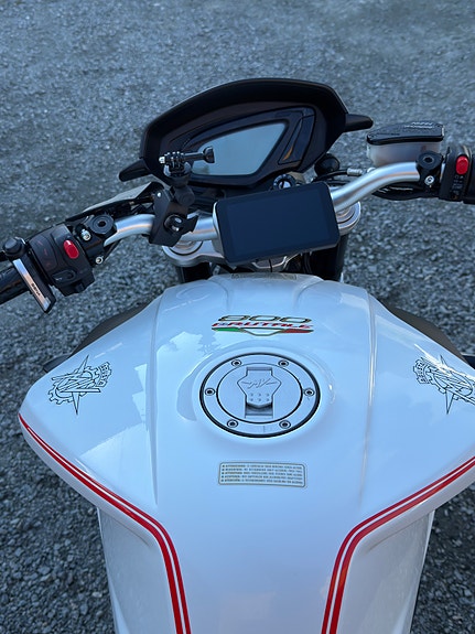 MV Agusta Brutale 800 2 of 20
