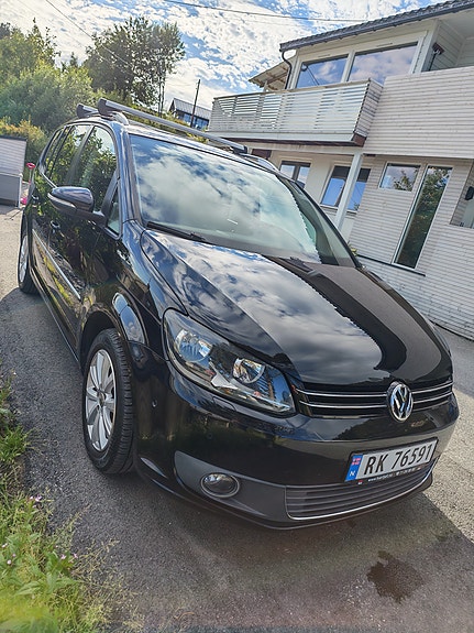 Volkswagen Touran 4 of 5