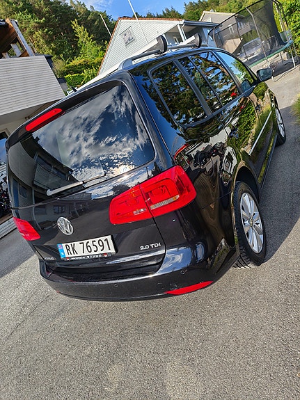 Volkswagen Touran 3 of 5