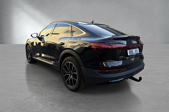 Audi e-tron Sportback 3 of 5