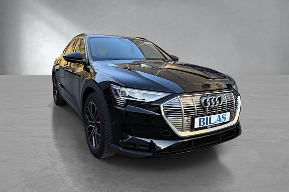 Audi e-tron Sportback 2 of 5