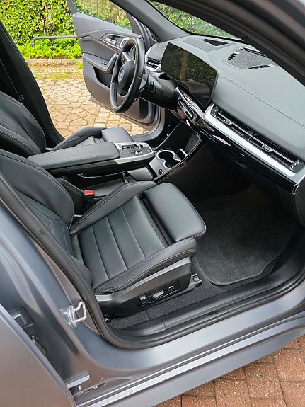 BMW iX2 16 of 19