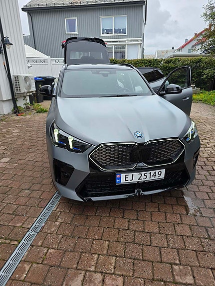 BMW iX2 4 of 19