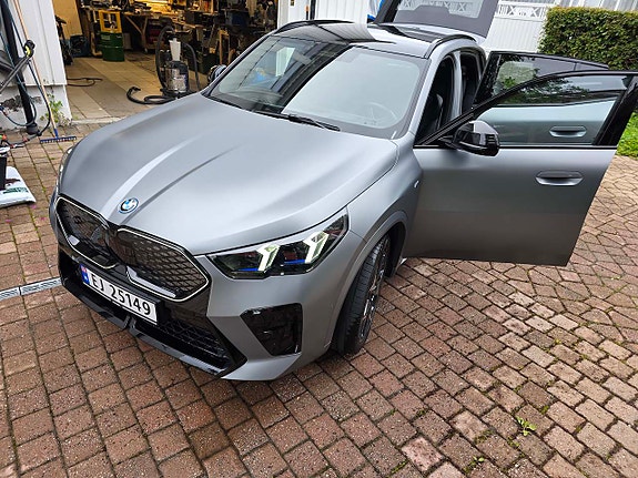 BMW iX2 5 of 19