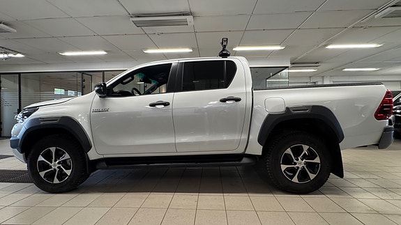 Toyota HiLux 3 of 5