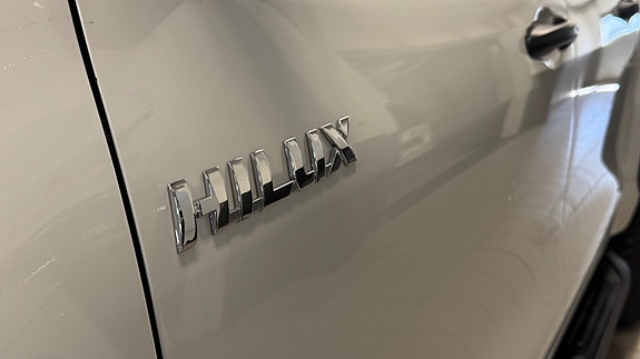 Toyota HiLux 4 of 5