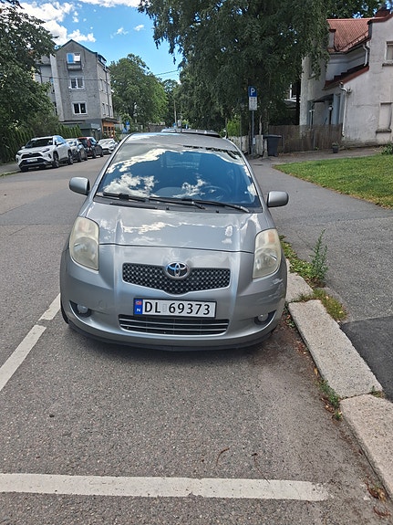 Toyota Yaris 2 of 4