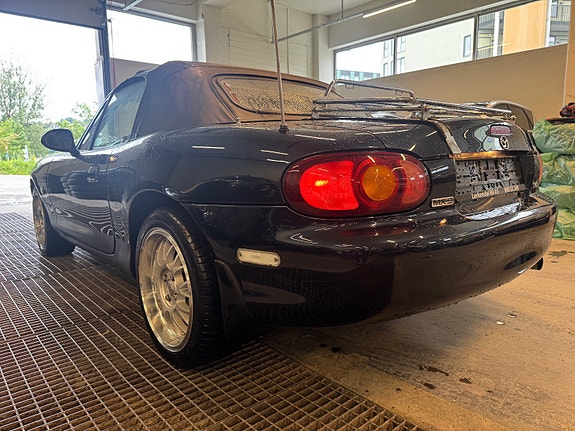 Mazda MX-5 4 of 5