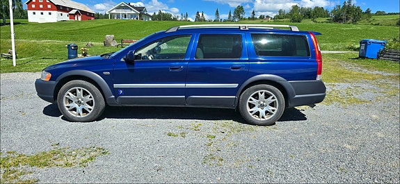 Volvo XC70 2 of 5