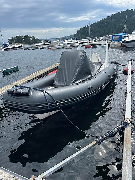 Velholdt RIB inkl henger med nye potonger 2021 3 of 5
