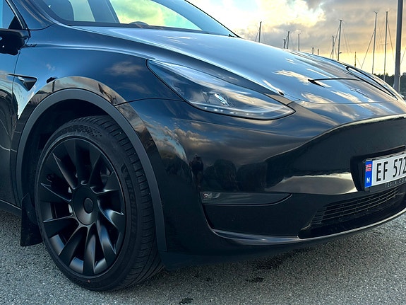 Tesla Model Y 3 of 5