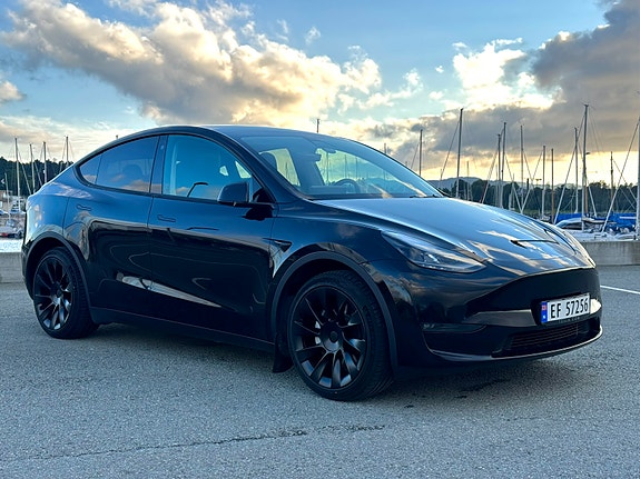 Tesla Model Y 2 of 5