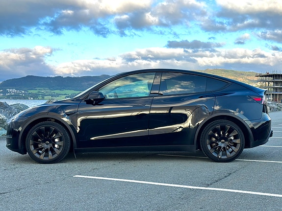 Tesla Model Y 5 of 5