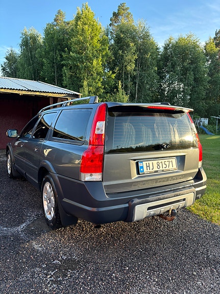 Volvo XC70 2 of 5