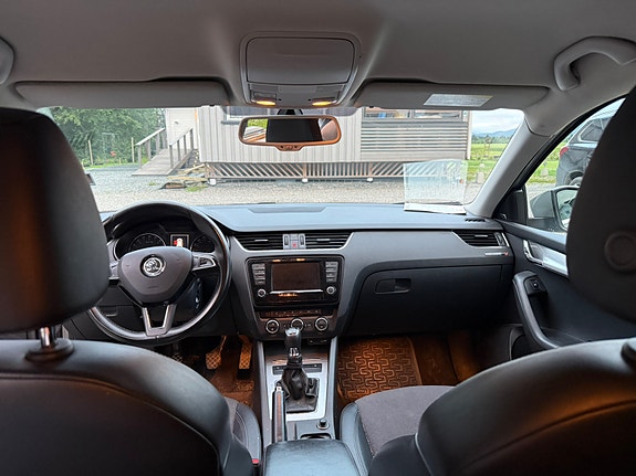 Skoda Octavia 3 of 5