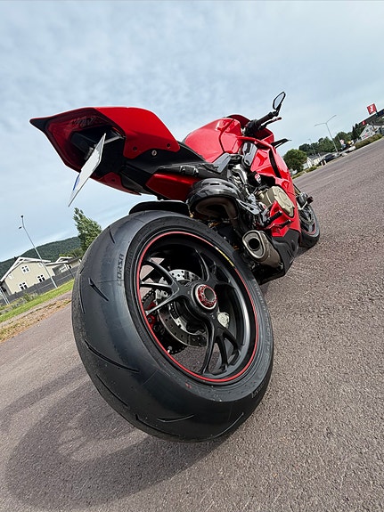 Ducati Panigale V4 S + Akrapovic + fulle ekstrautstyr 2 of 5