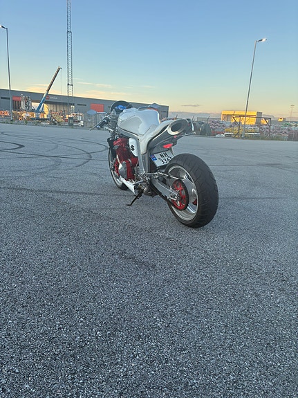 Suzuki GSX-R 1100 9 of 30
