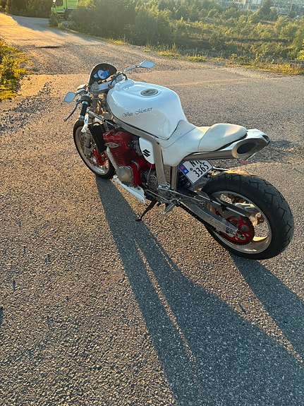 Suzuki GSX-R 1100 16 of 30