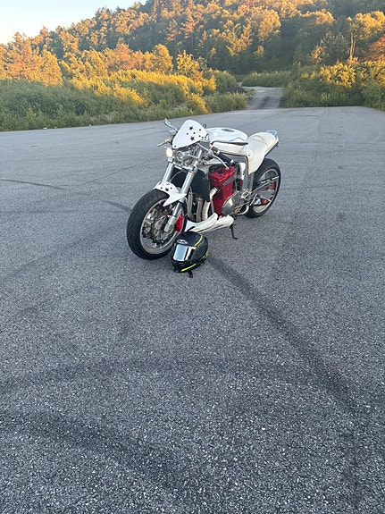 Suzuki GSX-R 1100 7 of 30