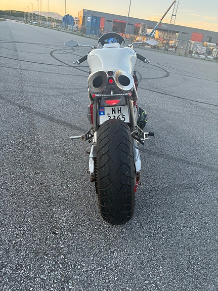 Suzuki GSX-R 1100 12 of 30