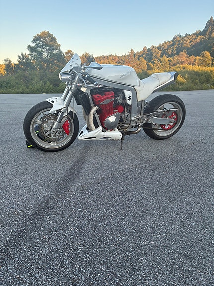 Suzuki GSX-R 1100 10 of 30
