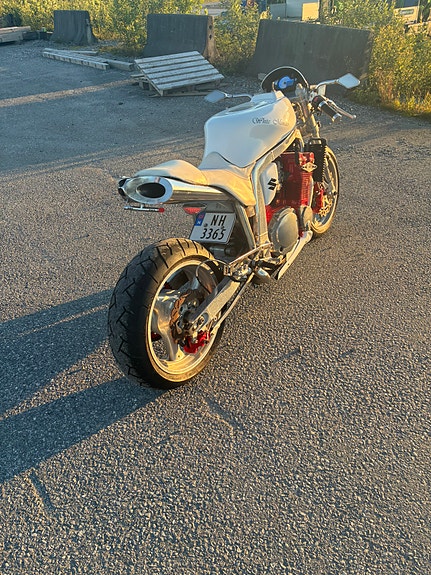 Suzuki GSX-R 1100 17 of 30