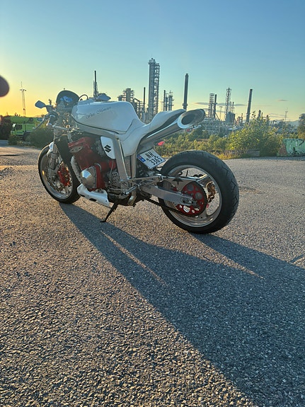 Suzuki GSX-R 1100 4 of 5