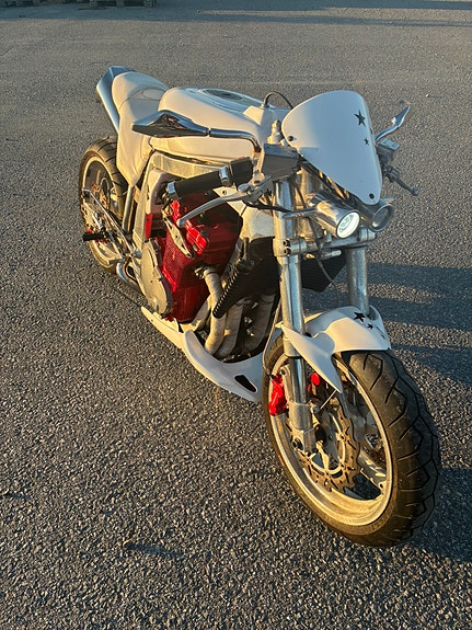 Suzuki GSX-R 1100 21 of 30