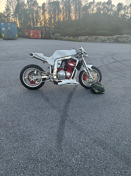 Suzuki GSX-R 1100 2 of 5