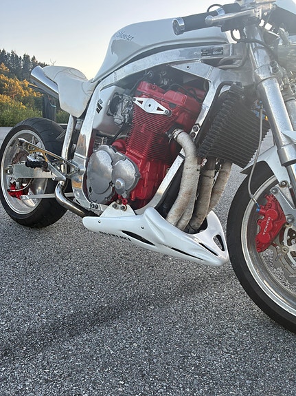 Suzuki GSX-R 1100 30 of 30