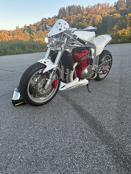 Suzuki GSX-R 1100 11 of 30