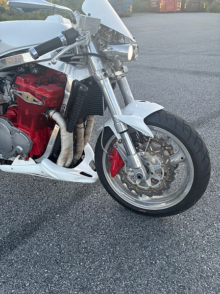 Suzuki GSX-R 1100 28 of 30