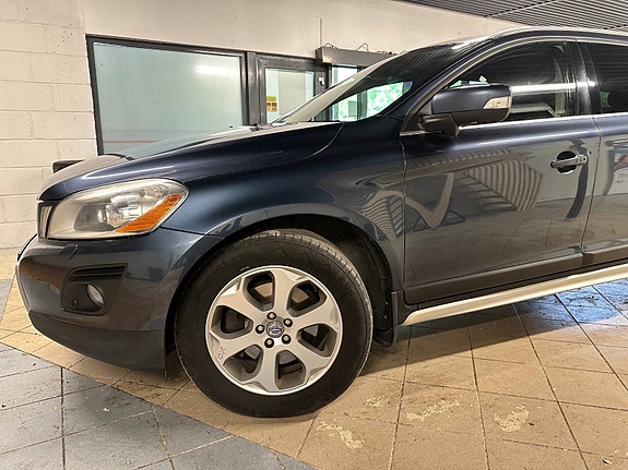 Volvo XC60 2 of 5