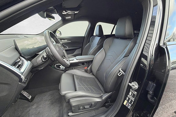 BMW iX2 27 of 30