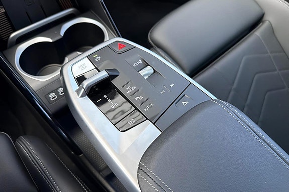 BMW iX2 16 of 30