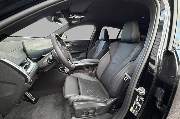 BMW iX2 2 of 30