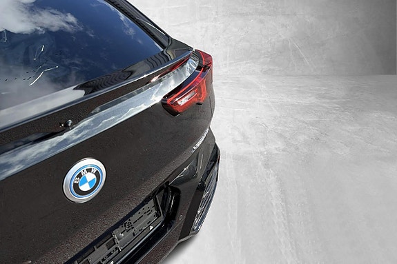 BMW iX2 23 of 30