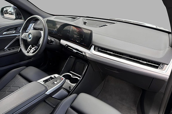 BMW iX2 10 of 30