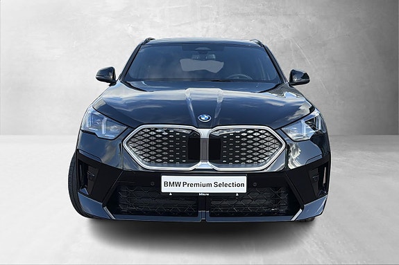 BMW iX2 4 of 30