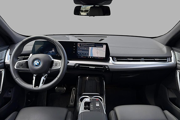BMW iX2 6 of 30